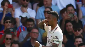 فاز أرسنال على كريستال بالاس 2-1: وداع درامي في الدوري الإنجليزي الممتاز للأبطال الحاليين.